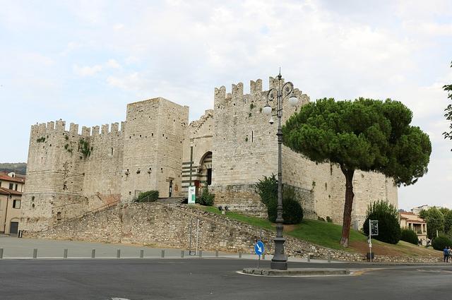 замок императора в Прато замок императора в Прато